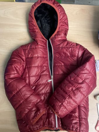 Neuwertige warme rote Winterjacke Gr.128
