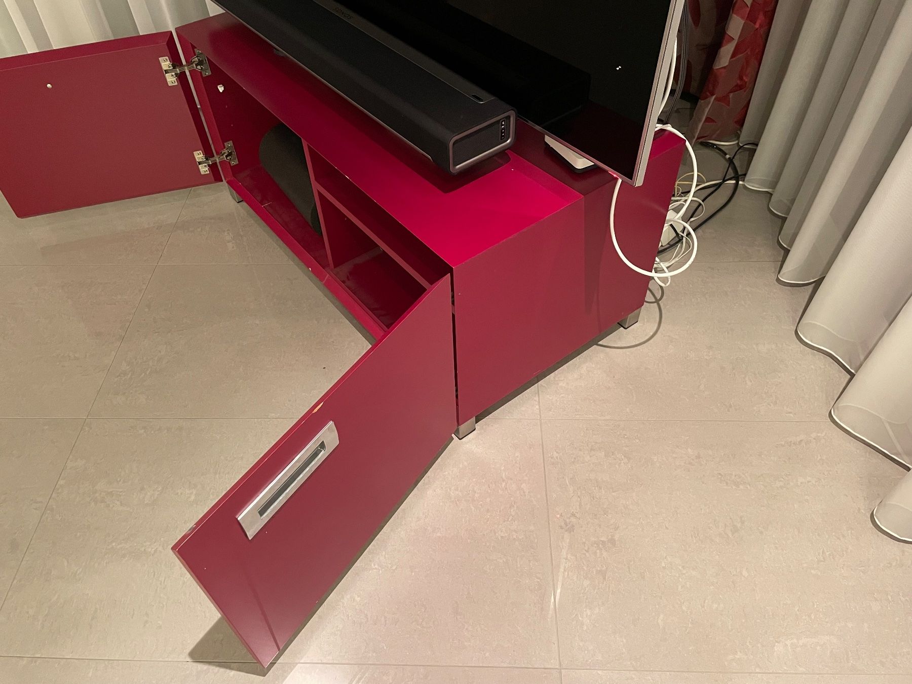 Mobili TV: Fernsehmöbel in rot – Usato da Rorschacherberg venduto da Twizira1 2