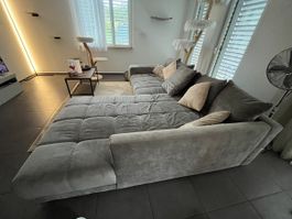 Ecksofa aus Katzenhaushalt, kaum beschädigt