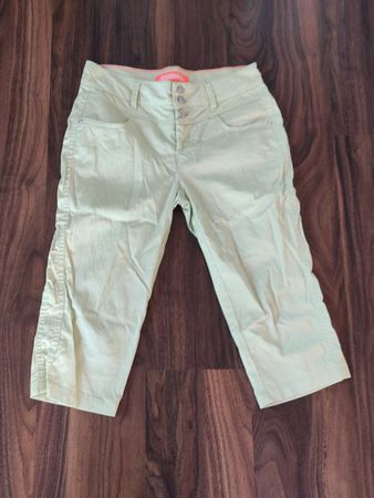 Hose kurz hellgrün Grösse 36, Street One