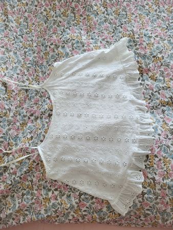 Weisses Top mit Lochstickerei und Rüschen, Zara, S