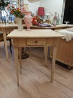 kleiner Tannenholz Tisch 
