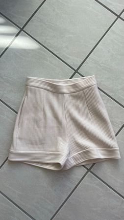 High Waist Beige Shorts - Size M - Kata Haratym sample