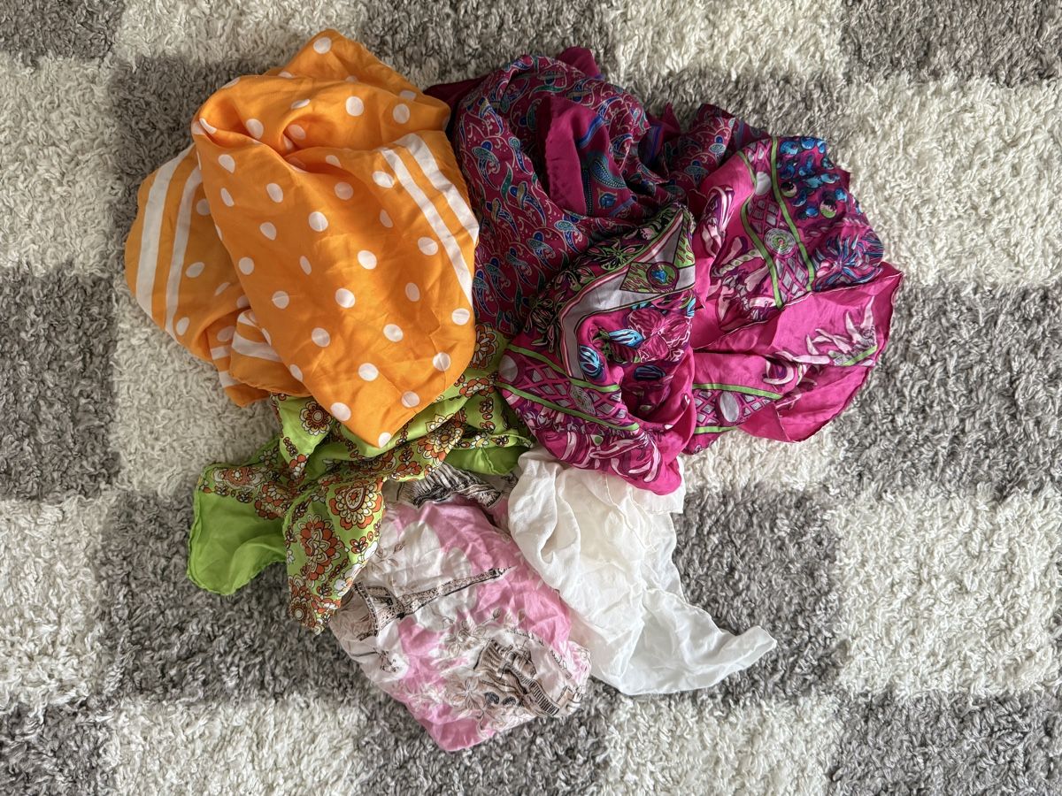Lotti di vestiti: Carrés en soie multicolores - 6 pièces – Usato da Neuchâtel venduto da Blek7 7