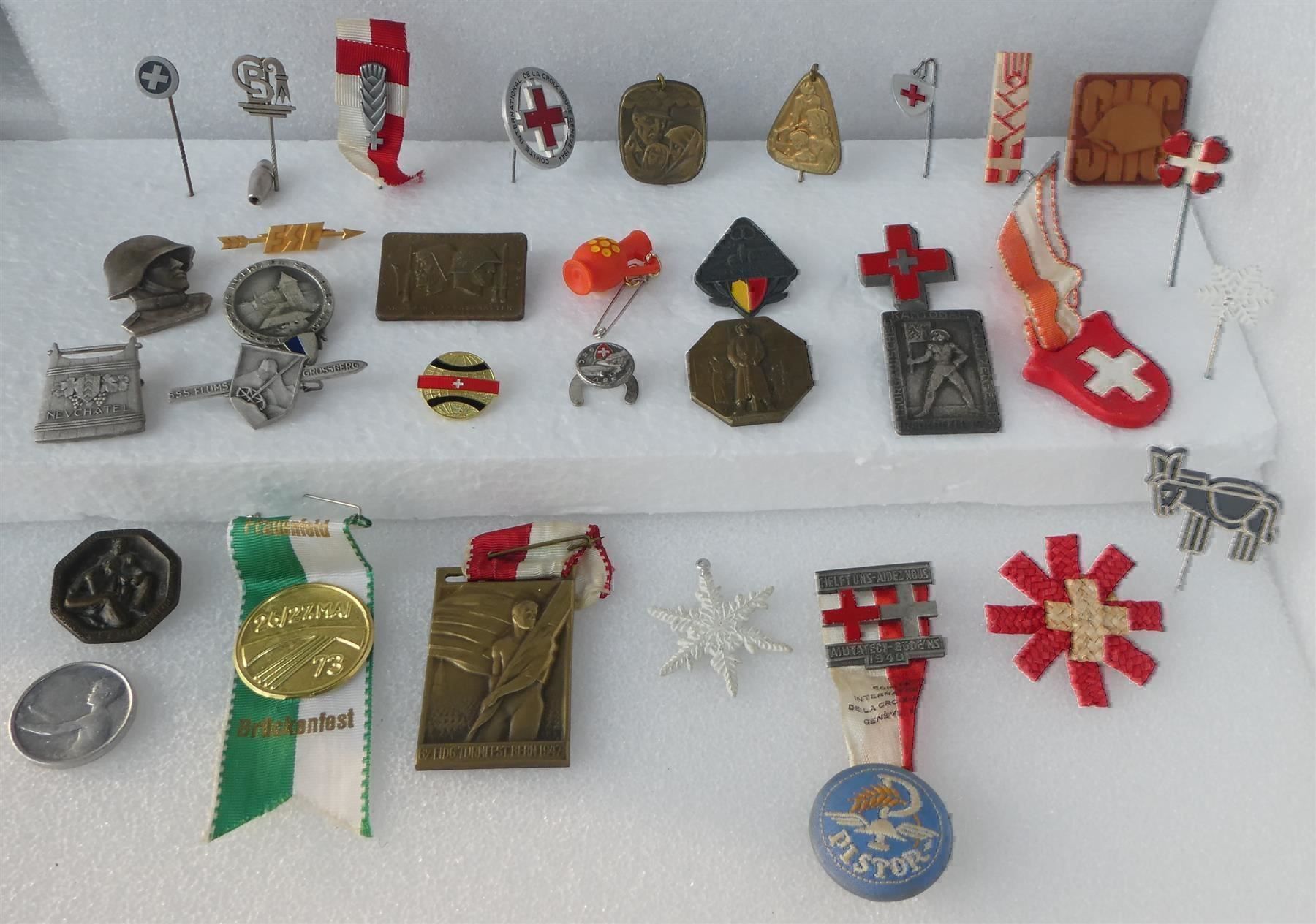 Placchette & Badge: Antike Abzeichen Anstecknadeln Armee – Usato da Frauenfeld venduto da Astra13 1