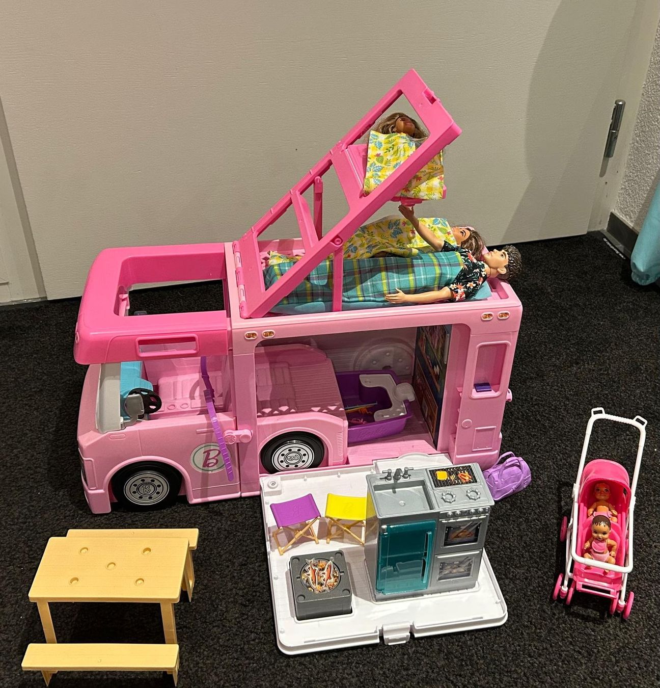Spielzeuge: Barbiewohnwagen – Gebraucht aus Rümlang von sch_jp8f