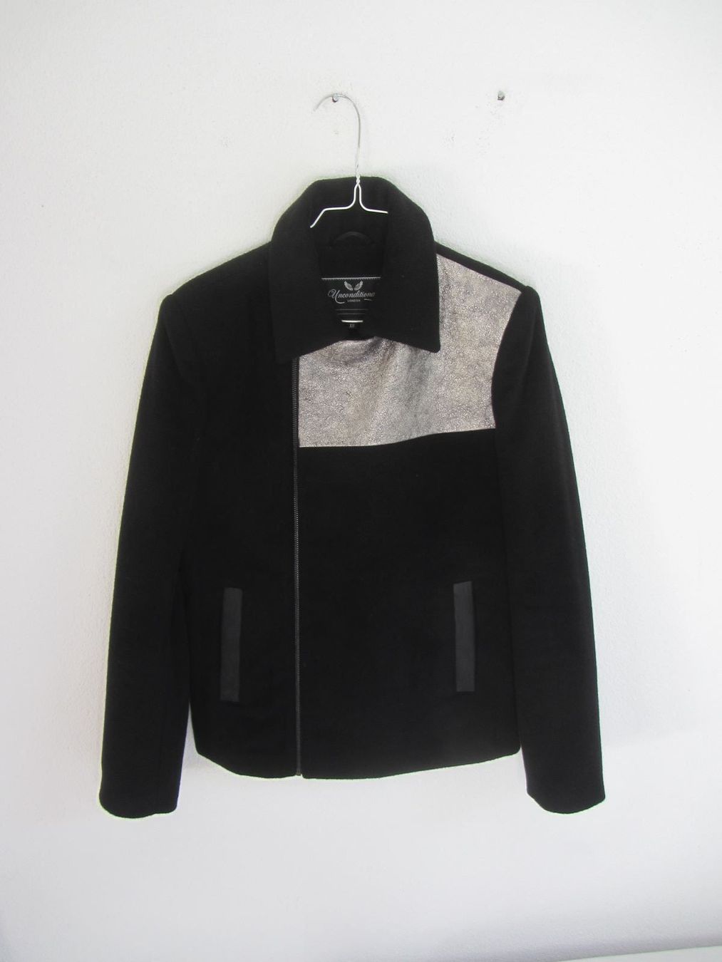 Giacche: UNCONDITIONAL - Wolljacke schwarz – Nuovo (secondo la descrizione) da Zürich venduto da Diazaio