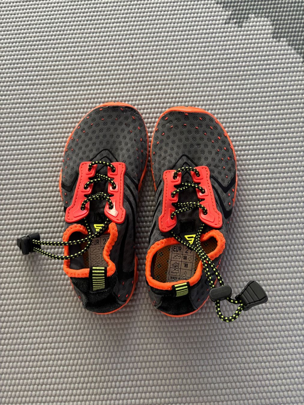 Scarpe da uomo: Wasserschuhe Kinder 27 – Usato da Zollikon venduto da d_grabher