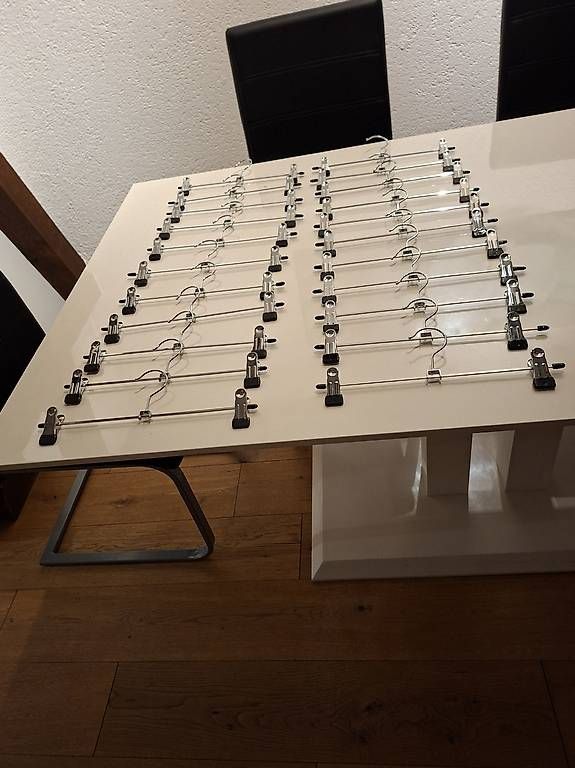 Appendiabiti: KLEIDERBÜGEL – Usato da Aefligen venduto da Mbuchser