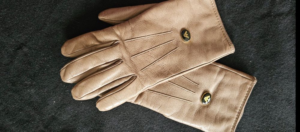 Armani Gants & mitaines : Armani Damen Handschuhe Gr.-S – D'occasion à Beinwil am See par nayelidalisay