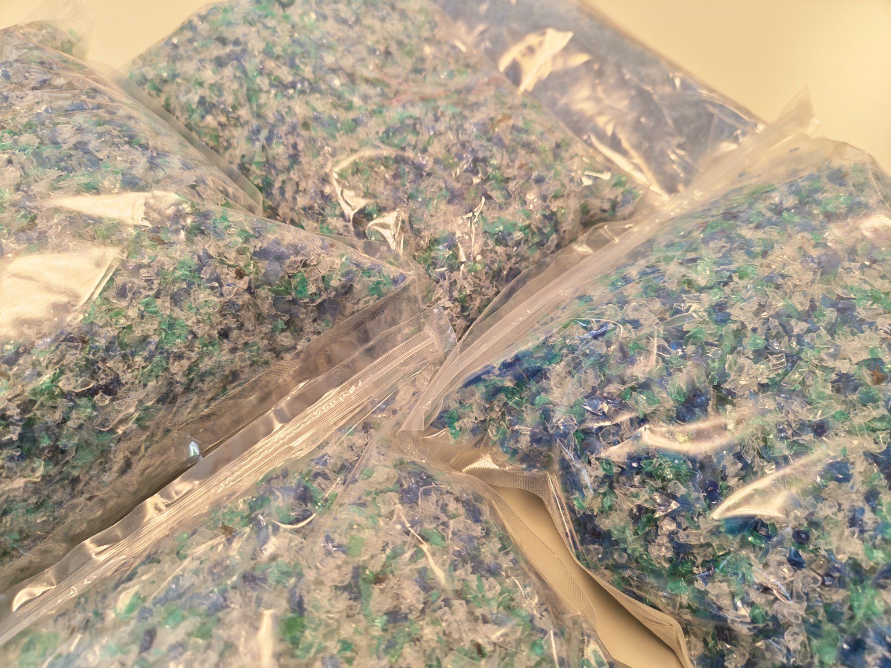 Füllmaterial: geschreddertes PET ca. 4.8 kg – Gebraucht aus Liestal von Kratzilla 2