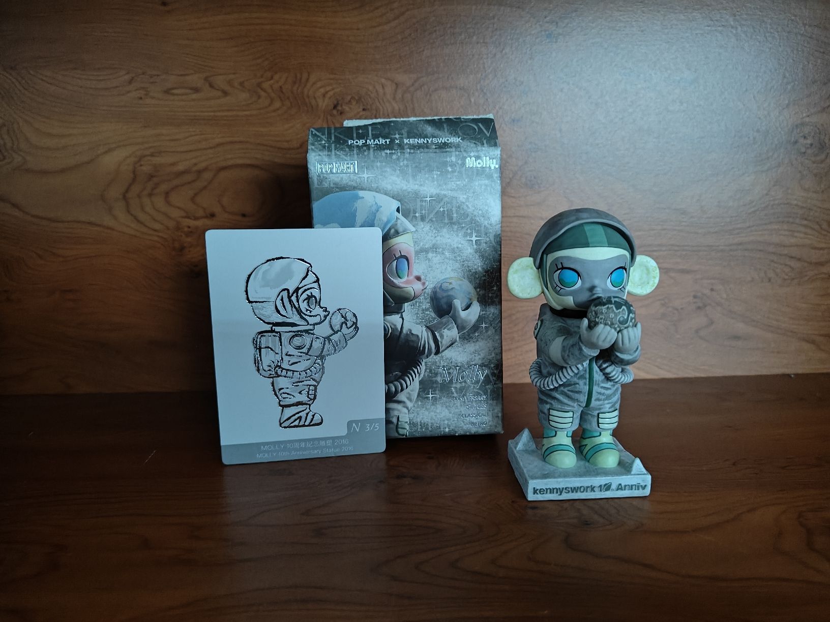 Pop Mart Statuette: Pop Mart Molly Anniversary statues classical retro – Nuovo (secondo la descrizione) da Hedingen venduto da oli_jhl5