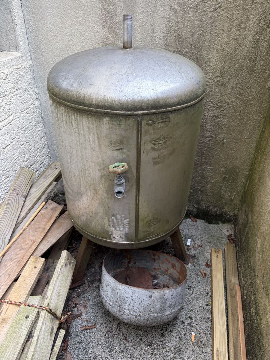 Abbeveratoi e trogoli: Wassertank Metall stehend gebraucht – Difettoso da Uster venduto da Smint12