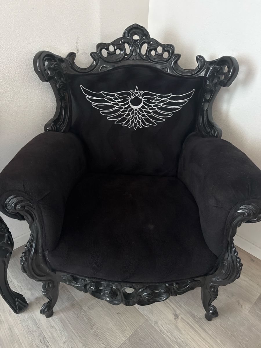 Sessel: Barock-Sessel mit Beistelltisch Gothic/Luxus Stil – Gebraucht aus Bülach von noc_yn8m 1