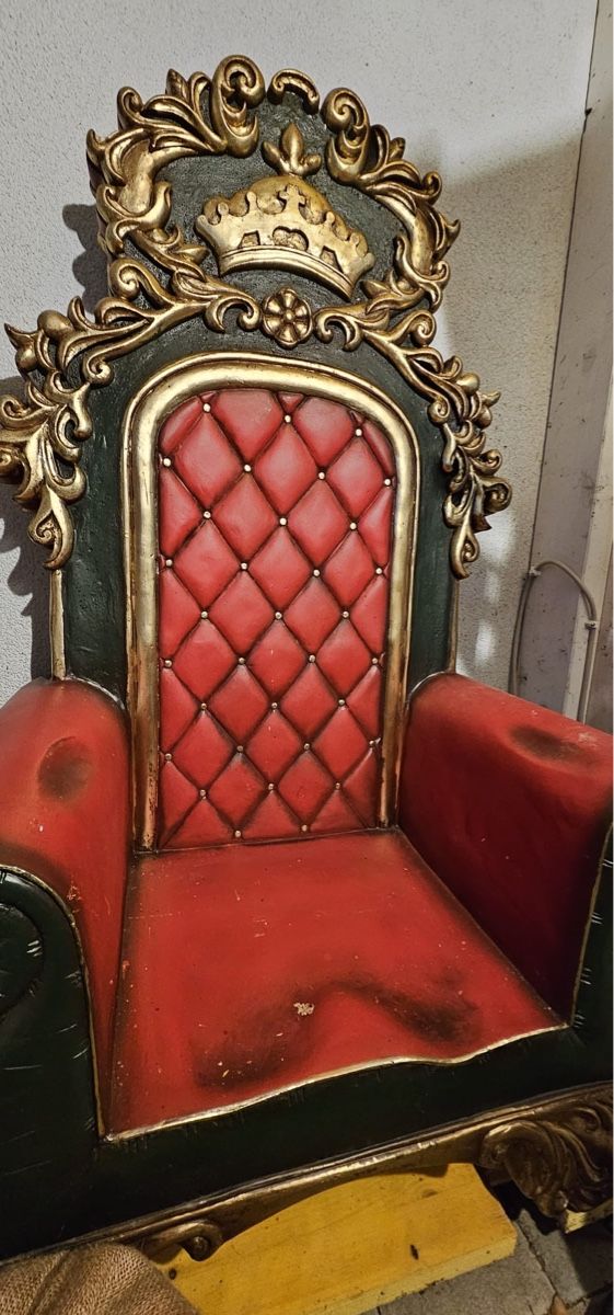 Figuren: Sitzender Weihnachtsmann auf einem Thron mit Laterne – Gebraucht aus Laufen von blikebasel 5