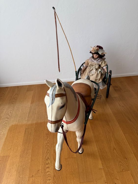 Antike Pferdekutsche mit Puppe, Spielzeug 4