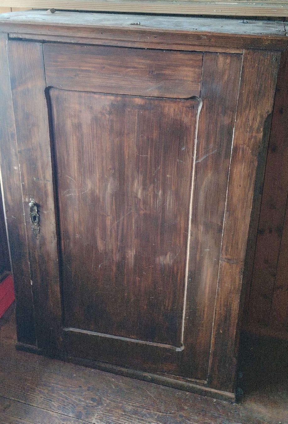 Armadi: Antiker Schrank Holz dunkel gebraucht – Usato da Matzingen venduto da sel_h9dl