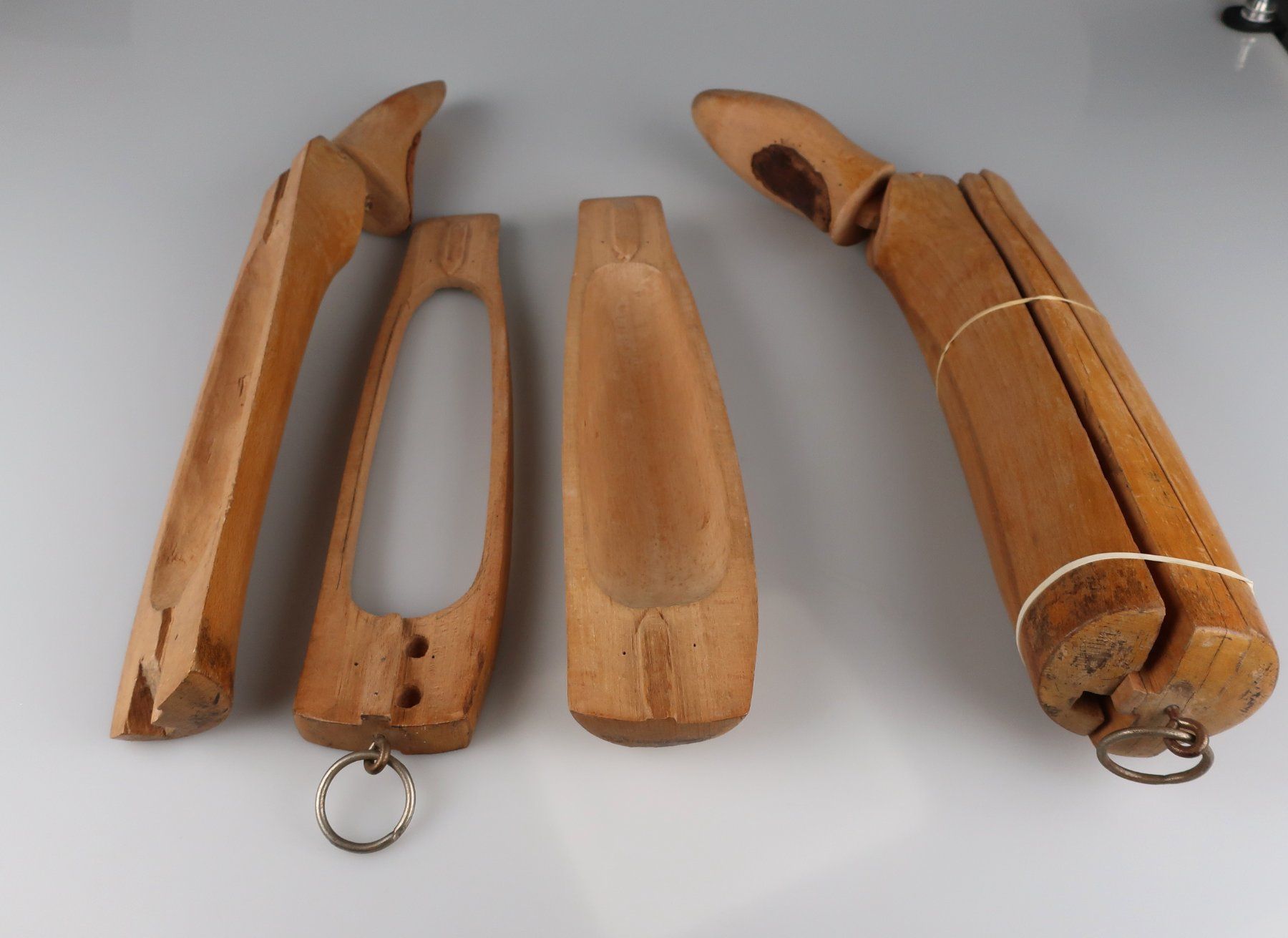 Tutti gli attrezzi: Antike Holz-Stiefelspanner – Usato da Volketswil venduto da brockipfannenstil 2