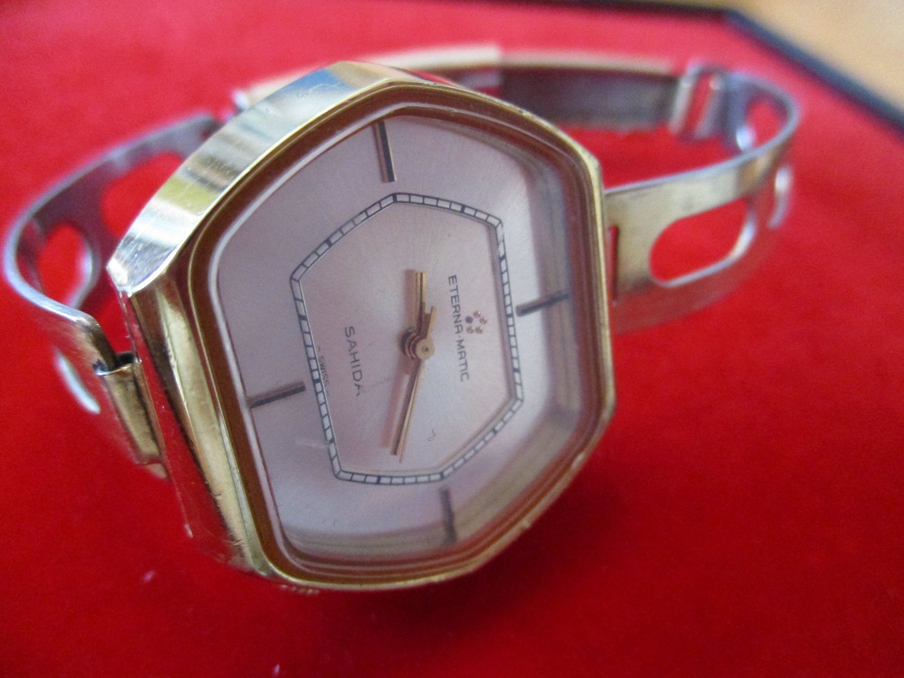 Eterna Orologi: Eterna Sahida Damenuhr Vintage – Usato da Olten venduto da Knuddeli02