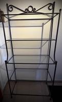 Étagère cadre en métal et tablettes en verre
