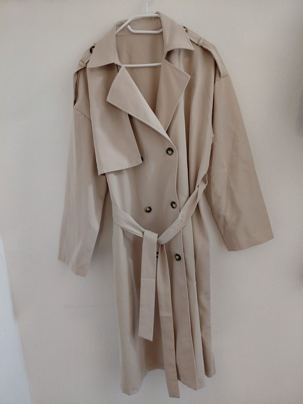 Cappotti: Trenchcoat beige – Usato da Basel venduto da whi_5lxt