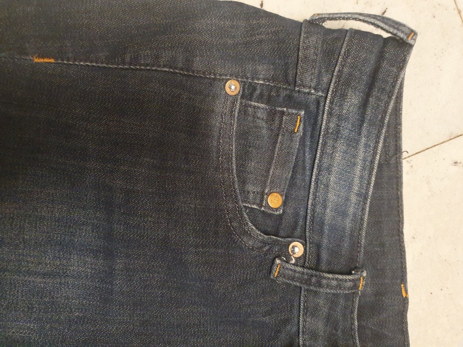 Jeans: Jeans – Usato da Moosseedorf venduto da Sonnenschein.. 4