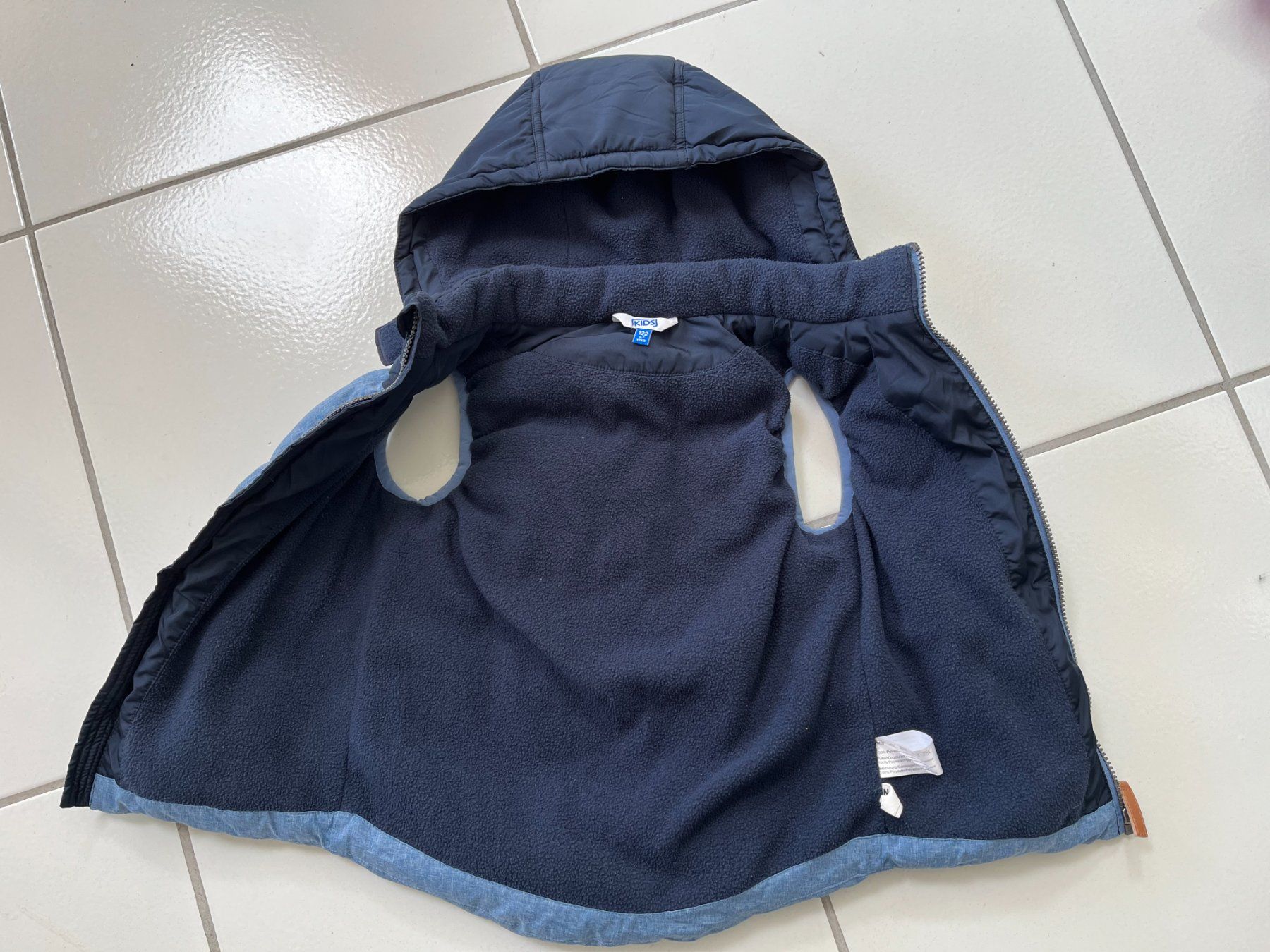 Sonstige Jungenkleidung: Wattierte Weste mit Kapuze blau / S / 122cm – Gebraucht aus Oberrieden von mcl_g5vk 2