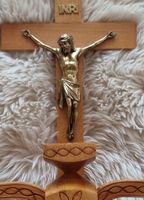 Schönes Holzkreuz mit Christusfigur