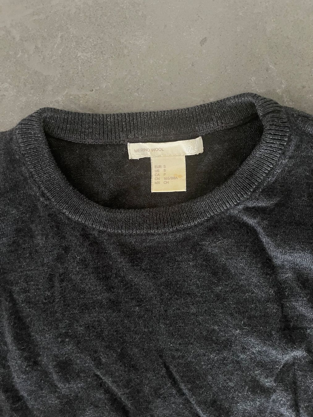 H&M Maglioni & Felpe: Pullover aus Merinowolle von H&M, Gr. S – Usato da Rüschlikon venduto da TulipeR8 1
