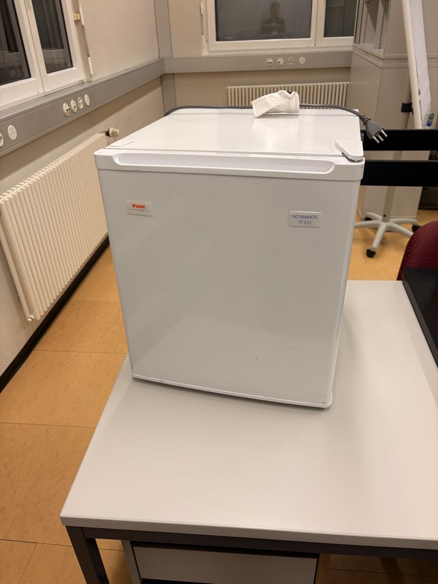 Kühlschrank: Mini réfrigérateur – Gebraucht aus Genève von MichaelC1287 1