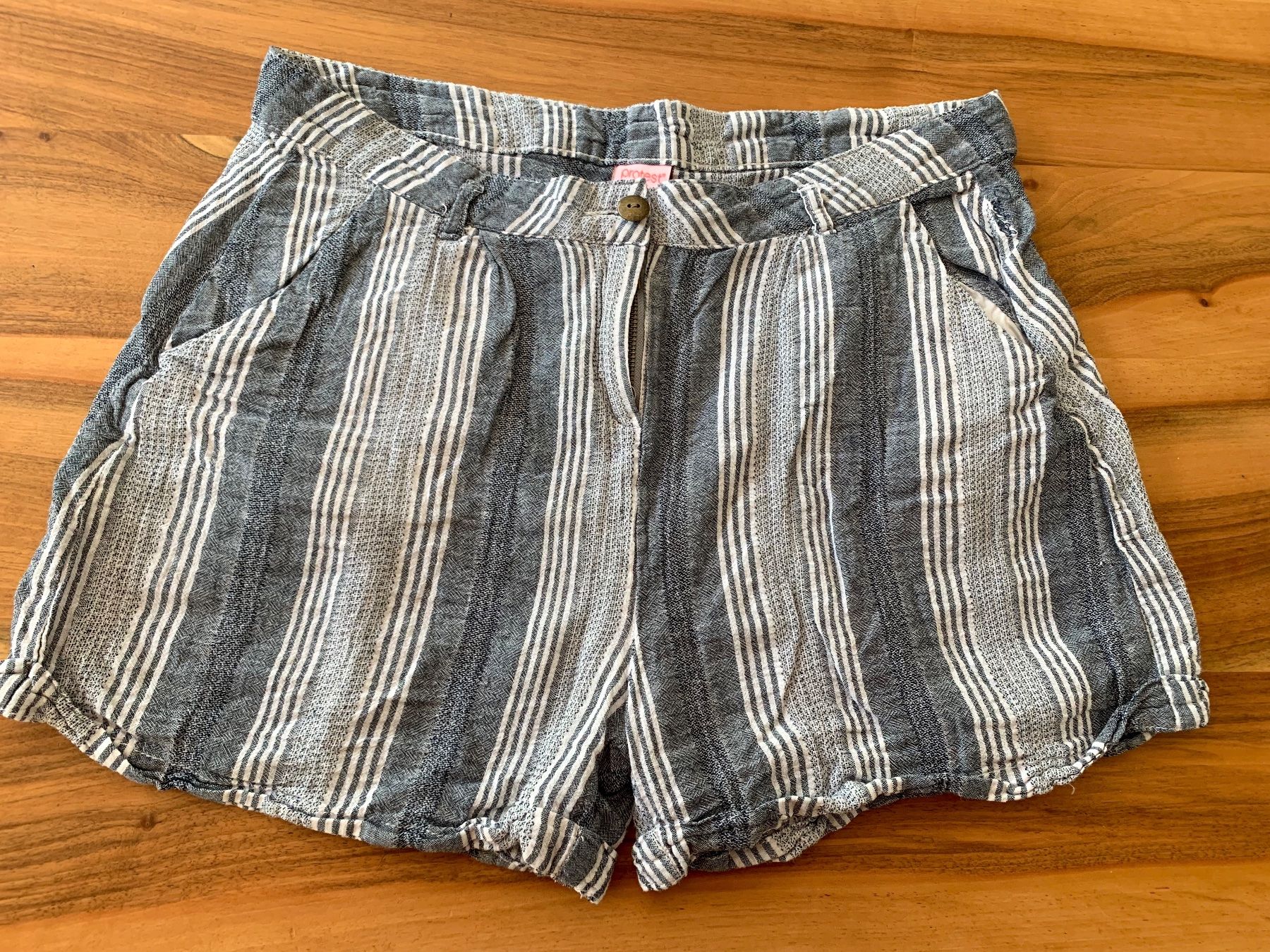 Pantaloni: PROTEST Leinen Hosen/Shorts Grösse 42 – Usato da Meiringen venduto da Stuffandmore