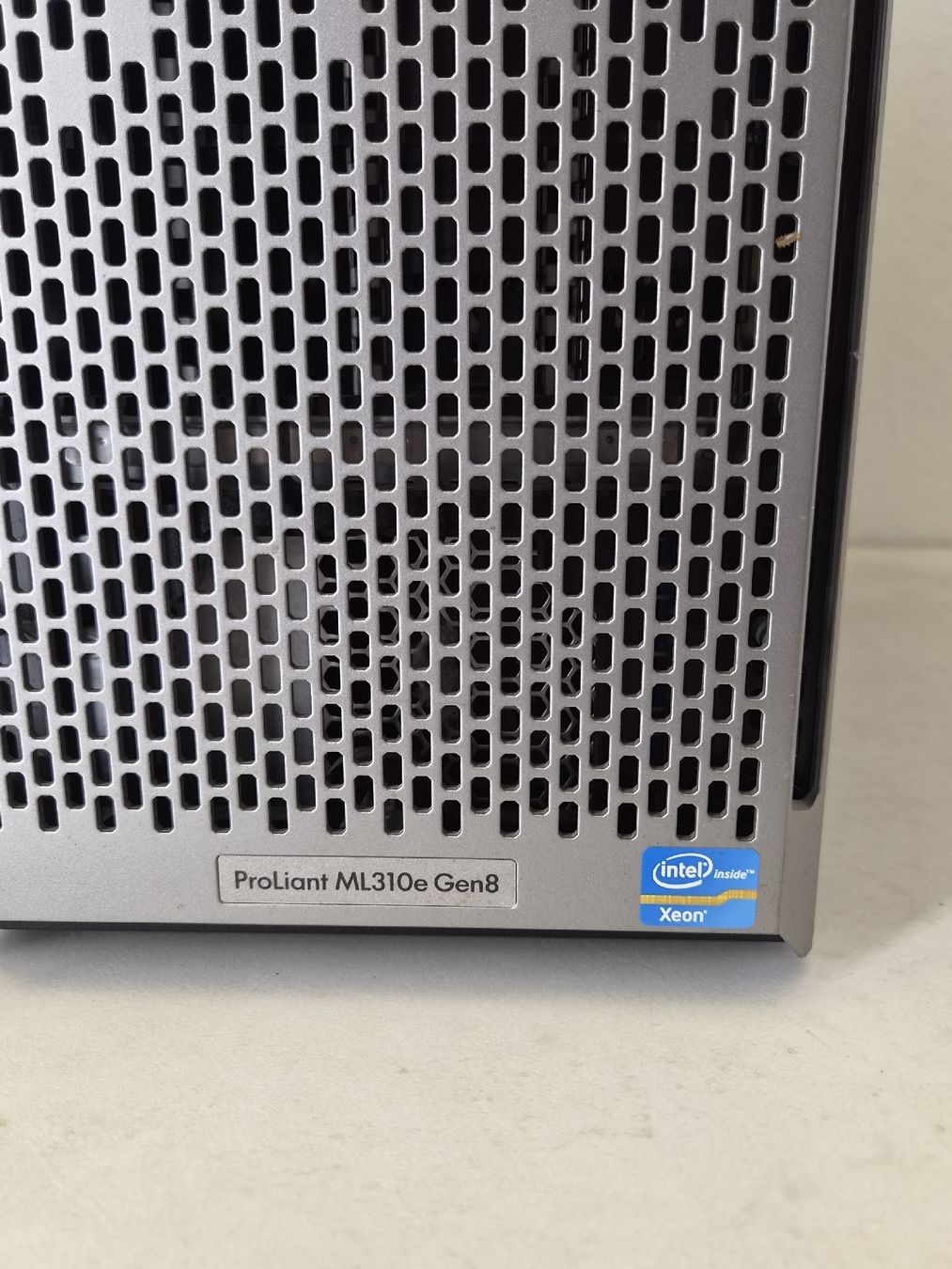 Hewlett Packard Server: HP ProLiant ML310e Gen8 v2 Server, Intel Xeon  – Gebraucht aus SCHAFFHAUSEN von Atami99 5
