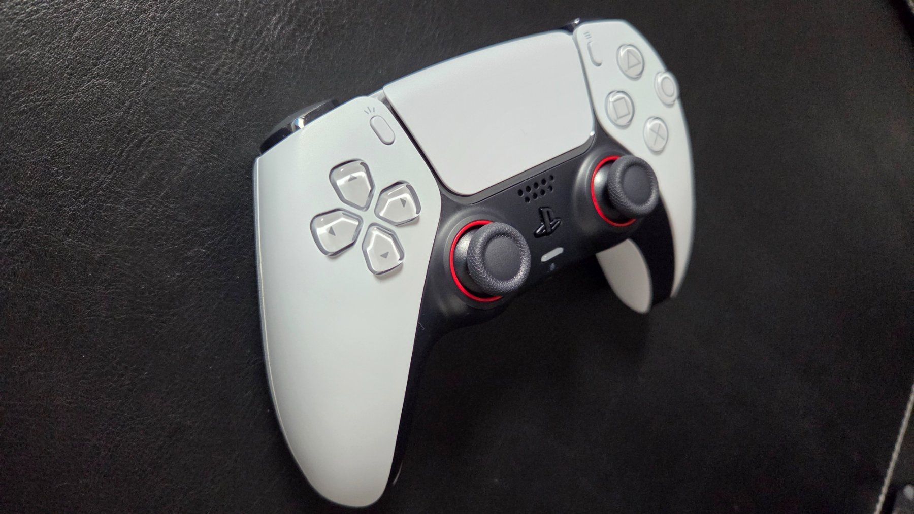 Sony Manettes: Ps5 Controller mit Hall Effect Joystick. Neuste Version. – D'occasion à Suhr par Afterburner84 2