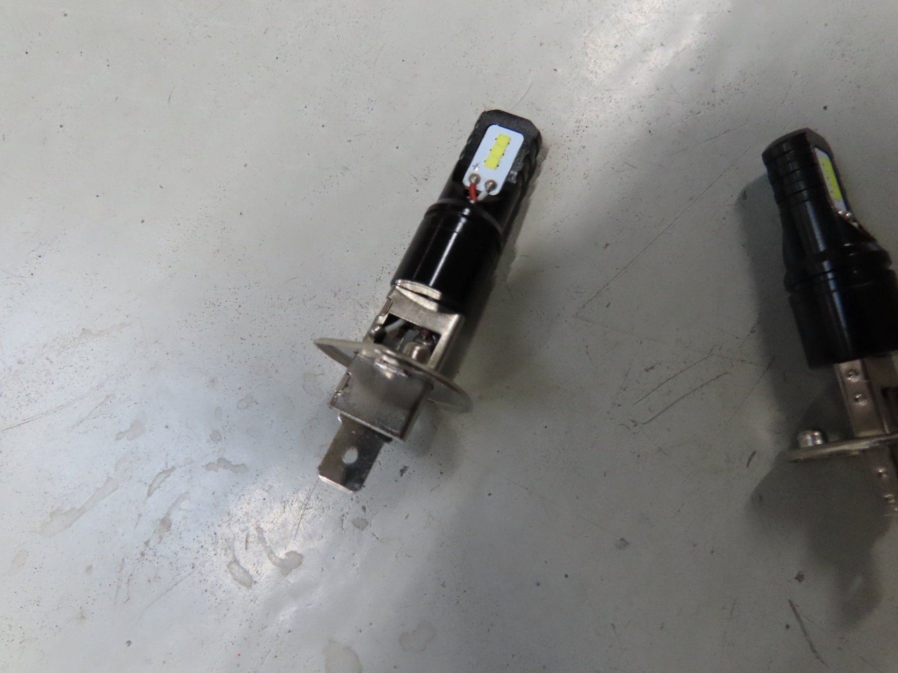 VW Fari: 2 LED Headlight – Usato da Alpnach-Dorf venduto da Hess-Automobile 1