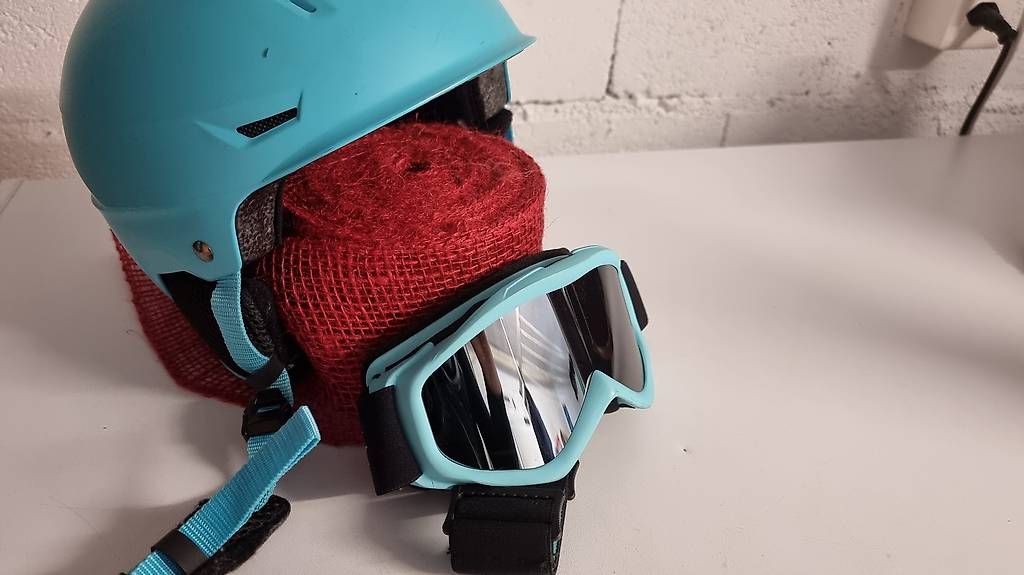 Caschi: Skihelm inkl Brille,  52-55cm – Usato da Maienfeld venduto da Faentli1
