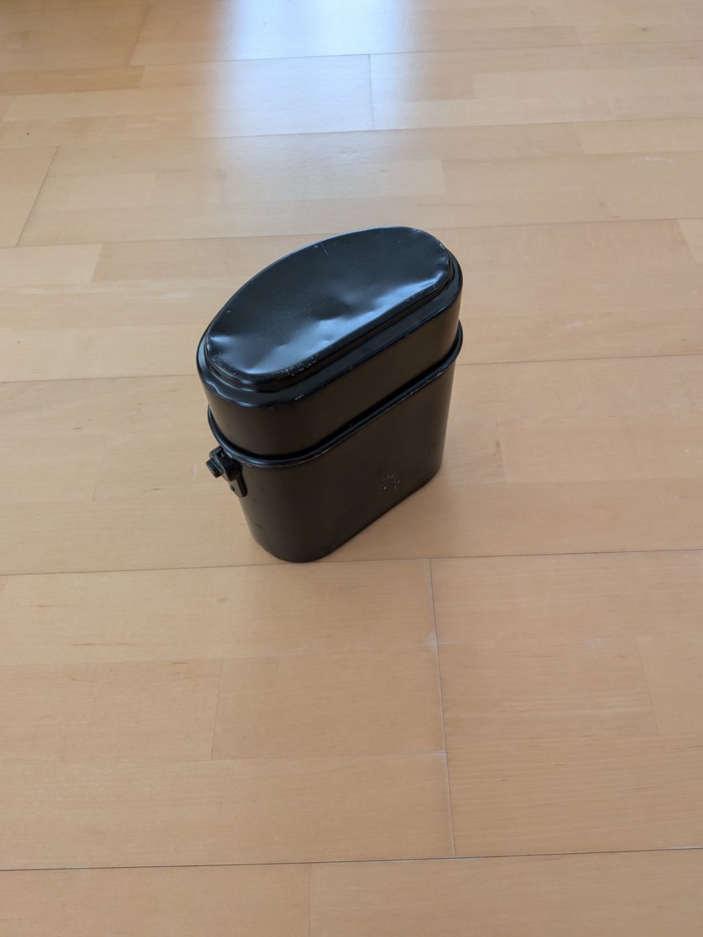 Set di piatti: Gamelle Militär – Usato da Hindelbank venduto da Tedmatik 2
