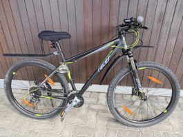 Mountainbike Racer Peak schwarz grün guter Zustand
