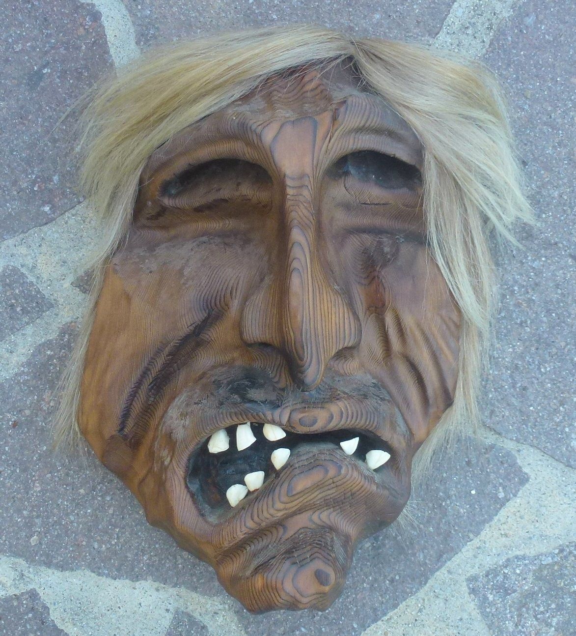 Masken: ++ Wunderschöne grosse geschnitzte Lötschenthaler Maske – Gebraucht aus Walkringen von Casablanca777