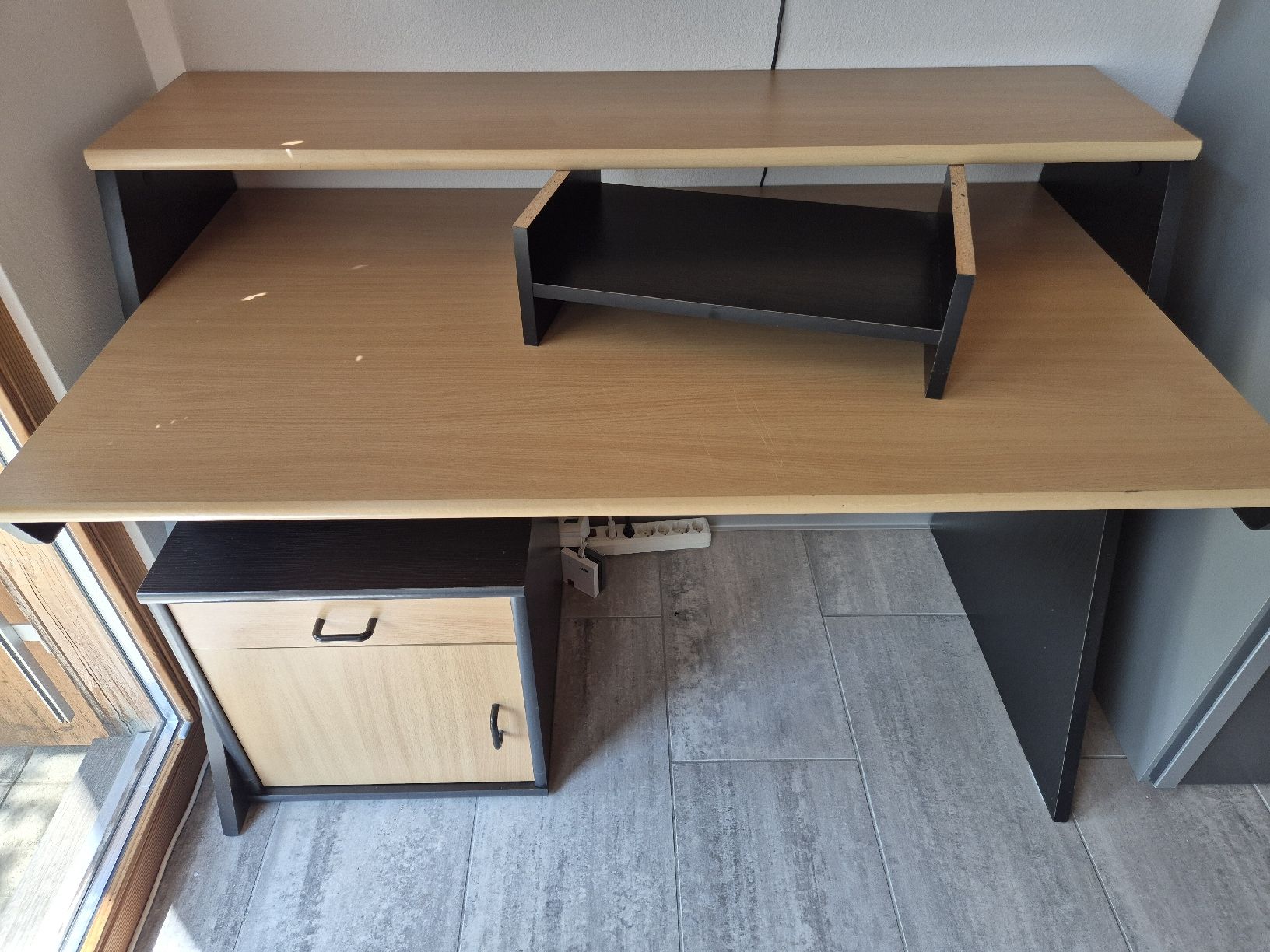 Bureaux: Schreibtisch – D'occasion à Oberhofen Thun'see par RainbowPerfect 2