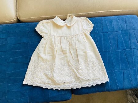 Adorable robe d'été brodée bébé, taille 6-12 mois!