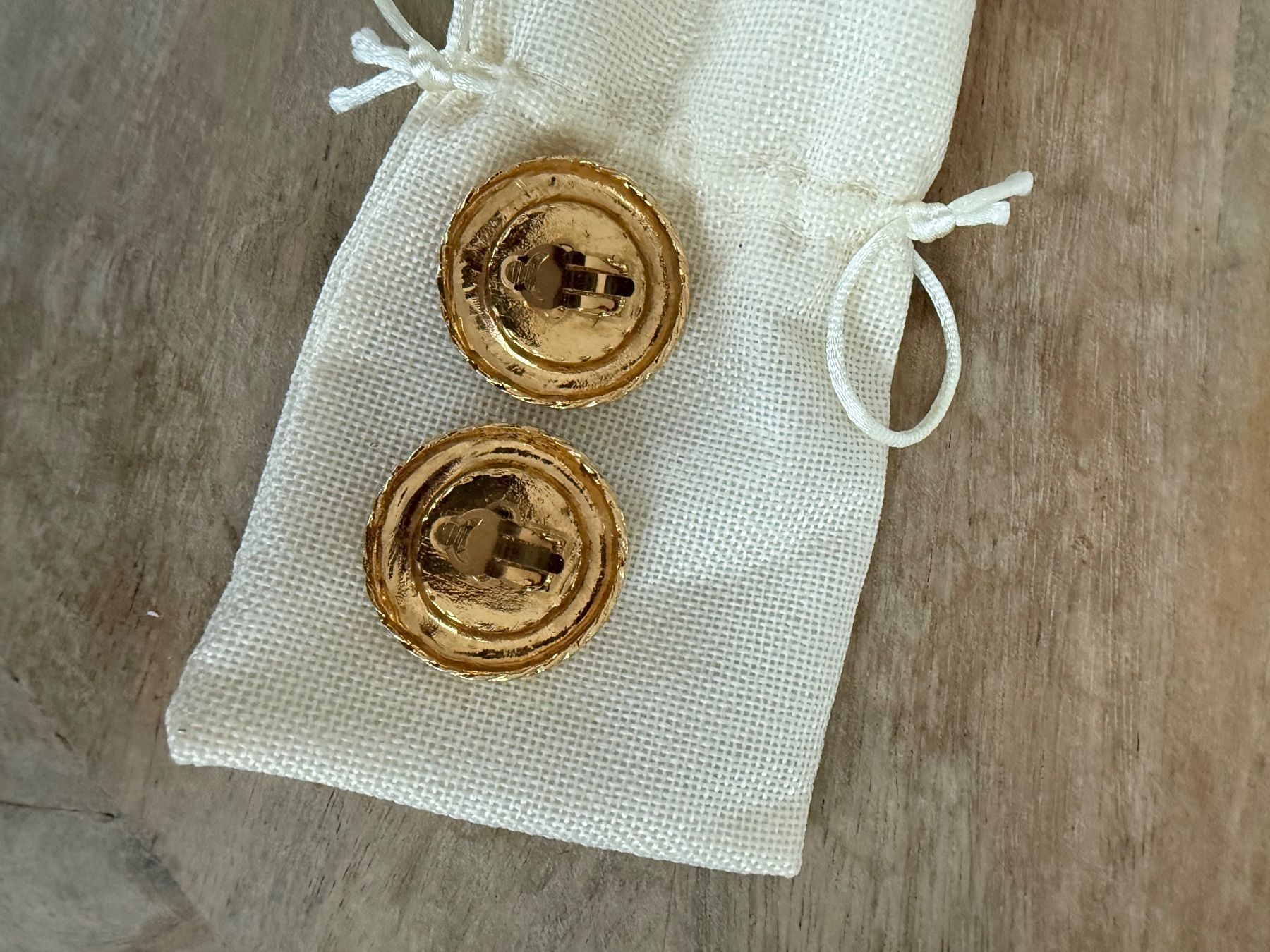 Chanel Ohrringe & -stecker: Chanel Vintage Ohrringe – Gebraucht aus Pfäffikon SZ von Marva 1