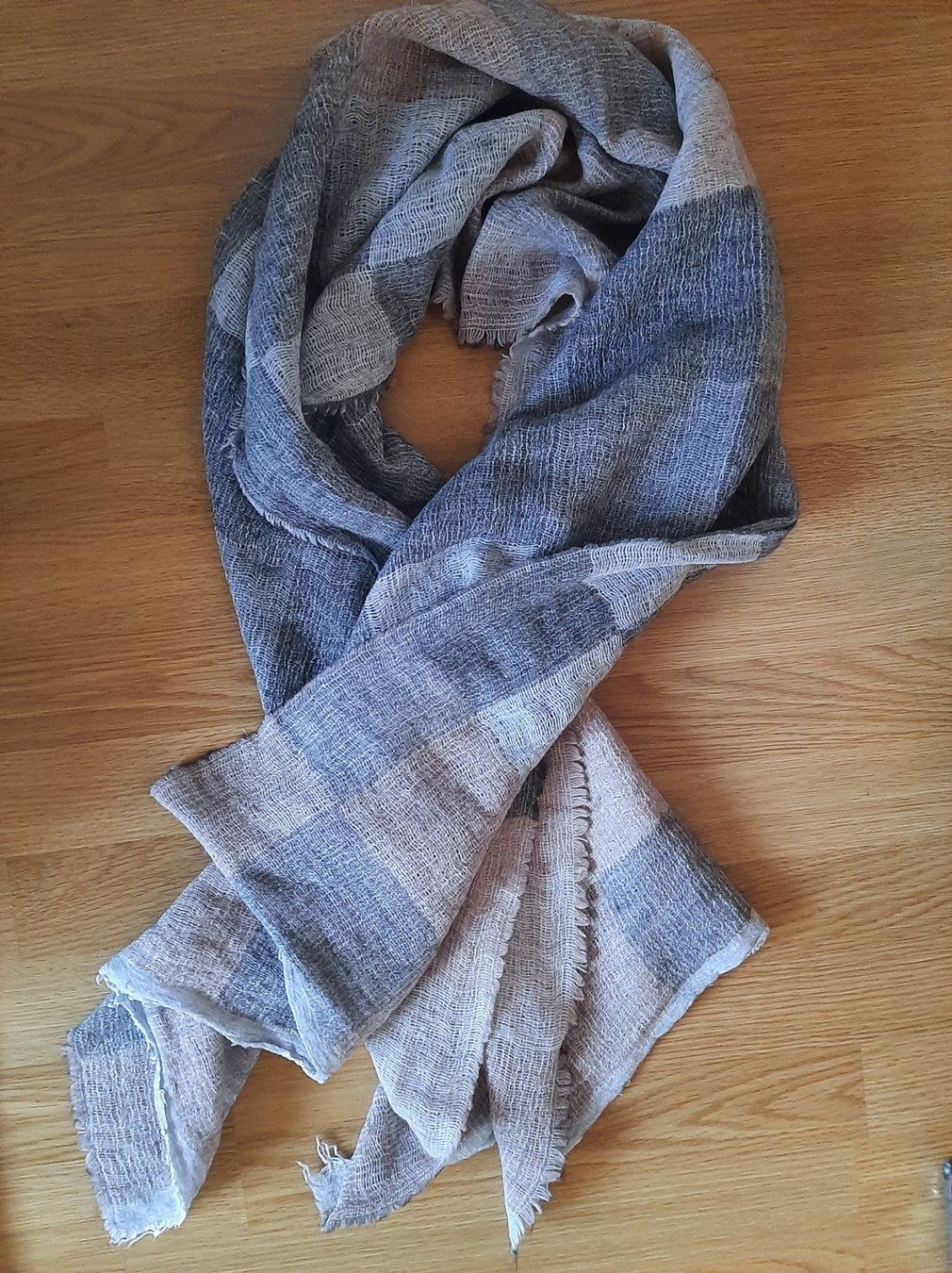 Esprit Foulards, Tücher & Schals: Kuscheliger Schal ESPRIT – Gebraucht aus Muotathal von robin40 2