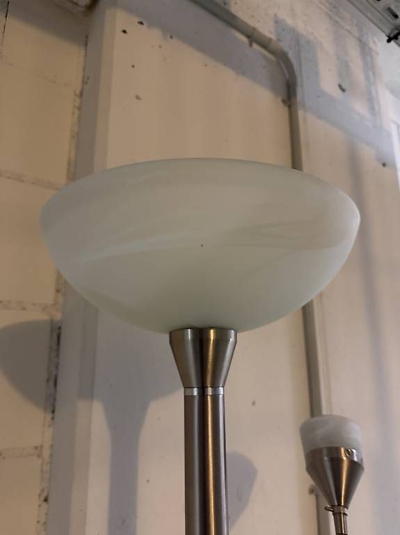 Lampes: Stehlampe  – D'occasion à Naters par fafa5 1