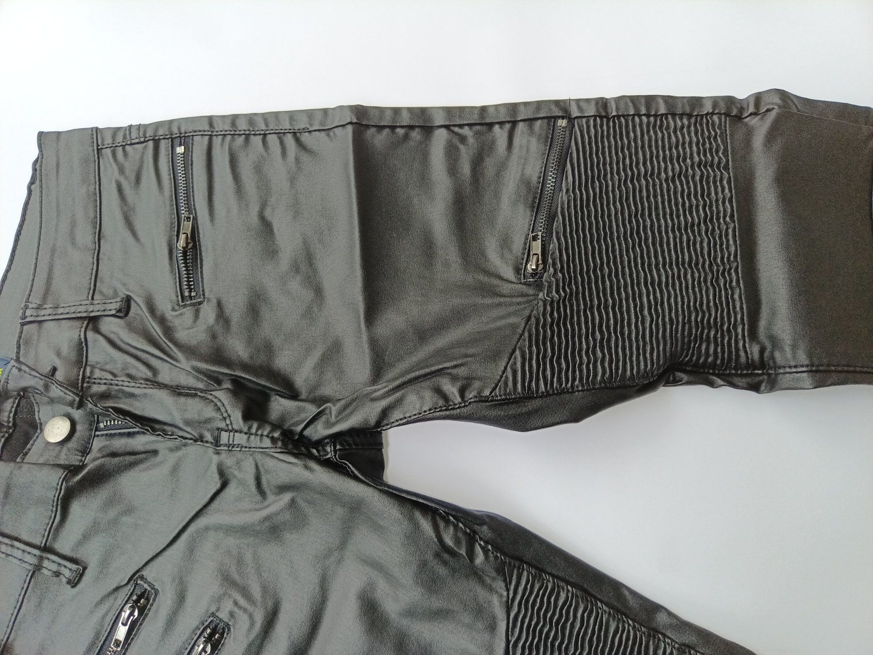 Pantaloni: Stylische Hosen mit Reissverschlüssen – Nuovo e nell'imballaggio originale da Wängi venduto da Ladys_First 2