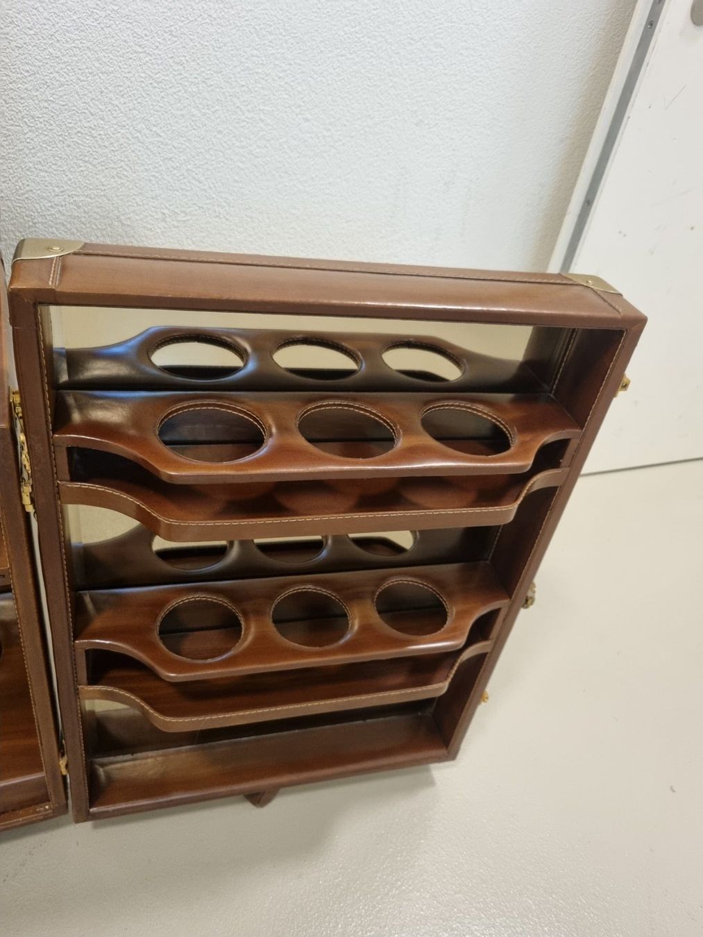 Valigie: Elegante Kofferbar auf Rollen, aufklappbar, Lederoptik – Usato da Lenzburg venduto da freedomky 7