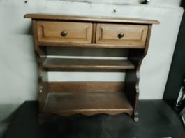 Meuble vintage en bois massif avec tiroirs et étagères