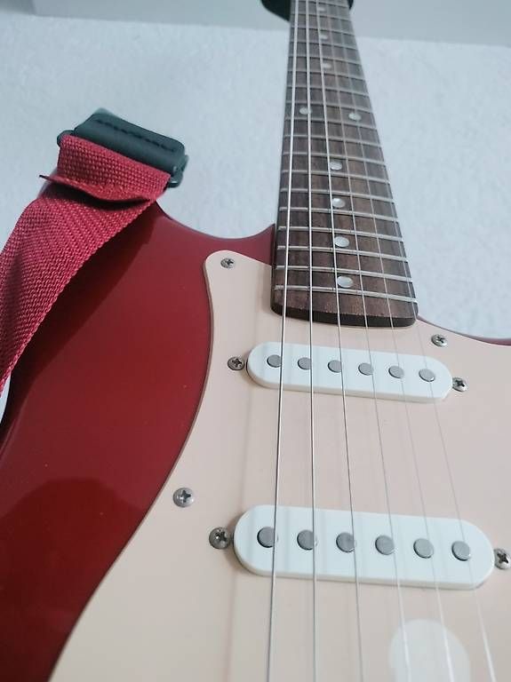 Strumenti musicali: Guitare électrique Fender Squier Strat Affinity – Usato da La Tour-de-Trême venduto da Sdk00 3