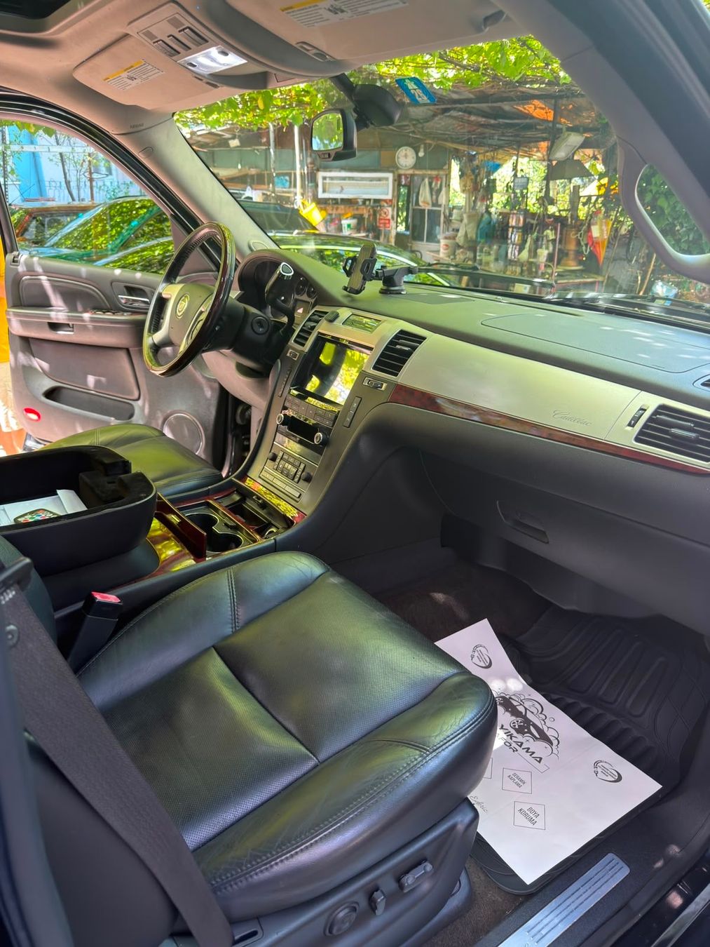 Autos: Cadillac escalade 6.2 V8 – D'occasion à biel-bienne par Sekiz 6