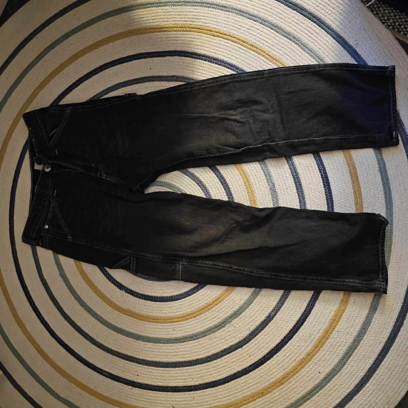 H&M Jeans: schwarze baggy hose von h&M – Usato da Bern venduto da Helloooo