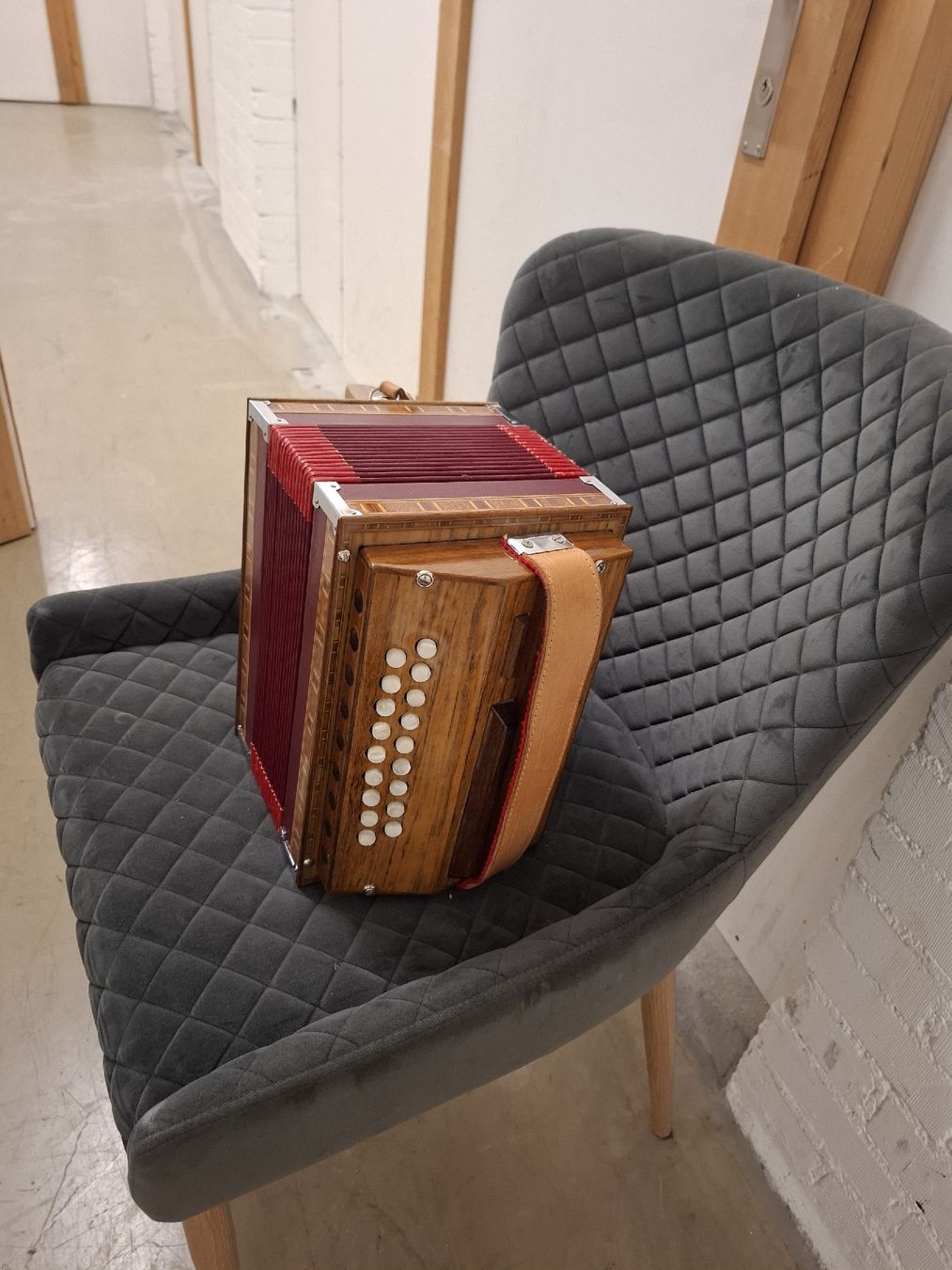 Strumenti musicali: 2 chorig schwyzerorgeli – Usato da Villeneuve venduto da BibiVintage 1